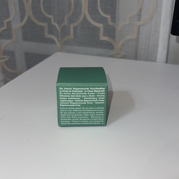 Crème De La Mer Moisturizing Cream .24 oz/7 ml - Picture 2 of 2